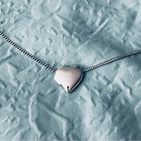 Avon vintage 1977 puffed heart pendant necklace - Picture 4 of 5